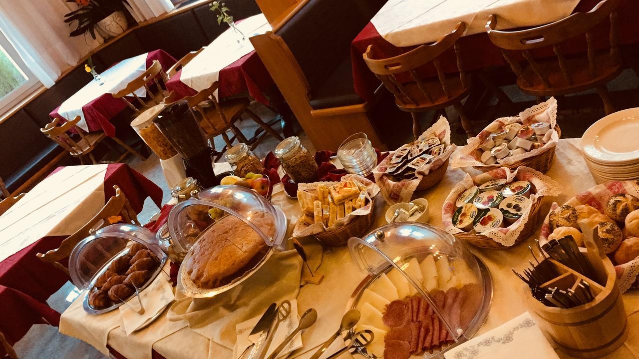 Alpieve Albergo Pieve Pieve Di Ledro Kültér fotó