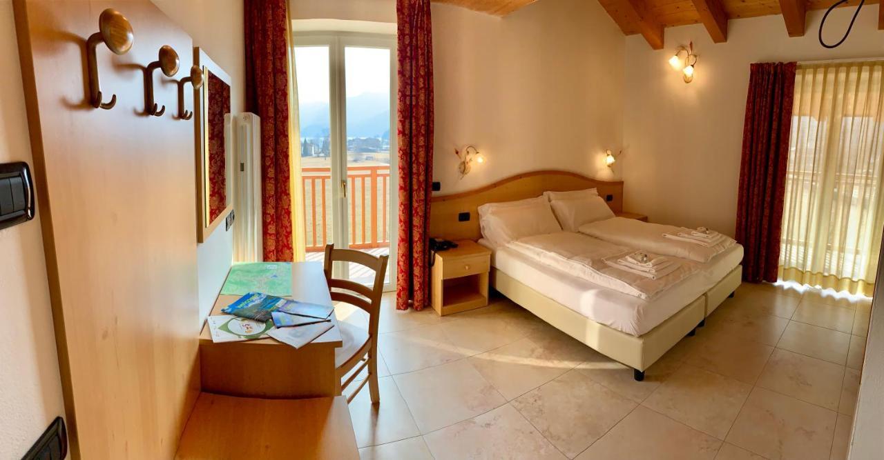 Alpieve Albergo Pieve Pieve Di Ledro Kültér fotó