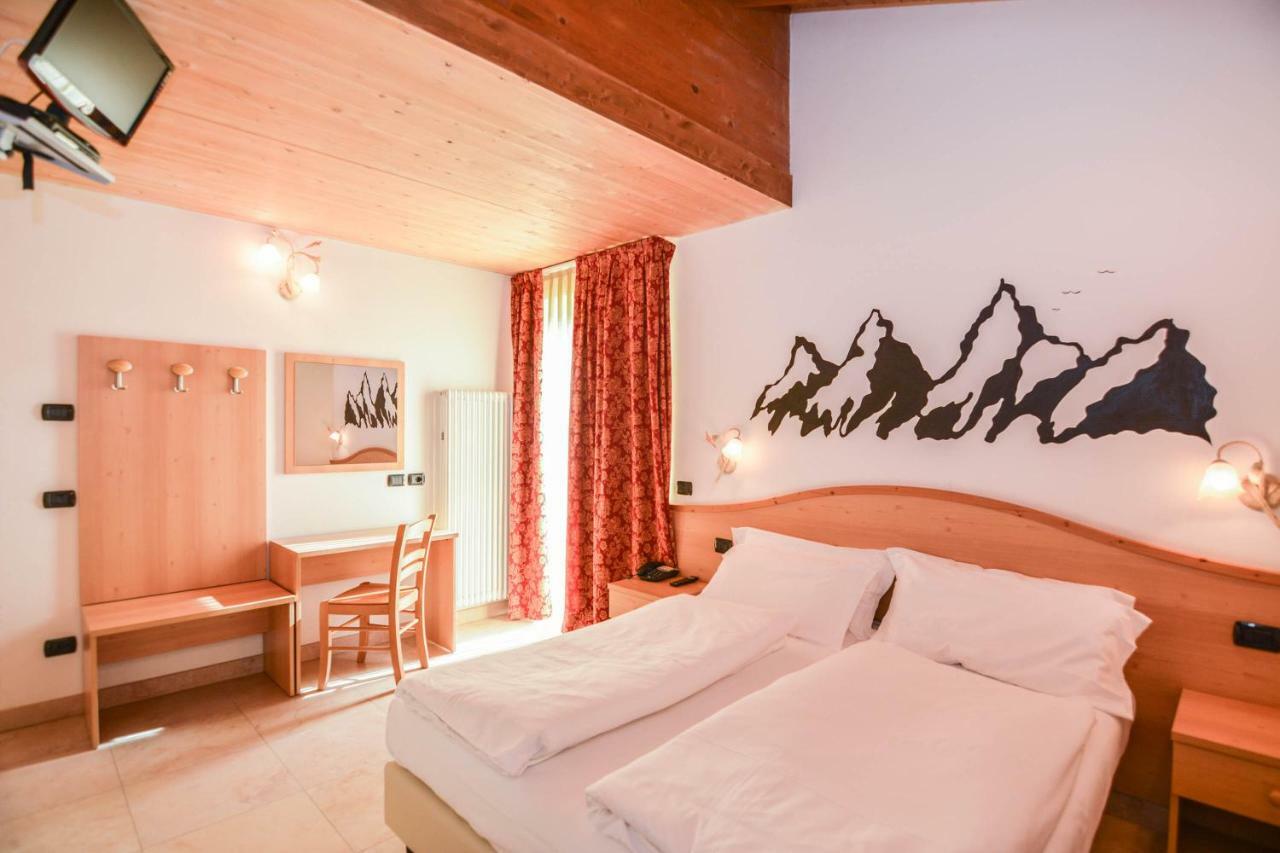 Alpieve Albergo Pieve Pieve Di Ledro Kültér fotó