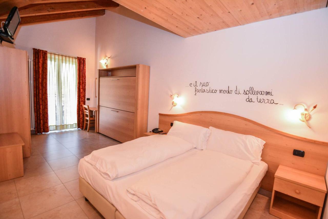 Alpieve Albergo Pieve Pieve Di Ledro Kültér fotó