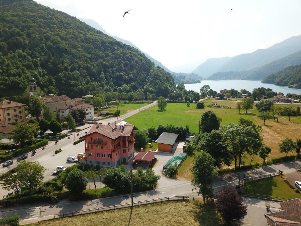 Alpieve Albergo Pieve Pieve Di Ledro Kültér fotó