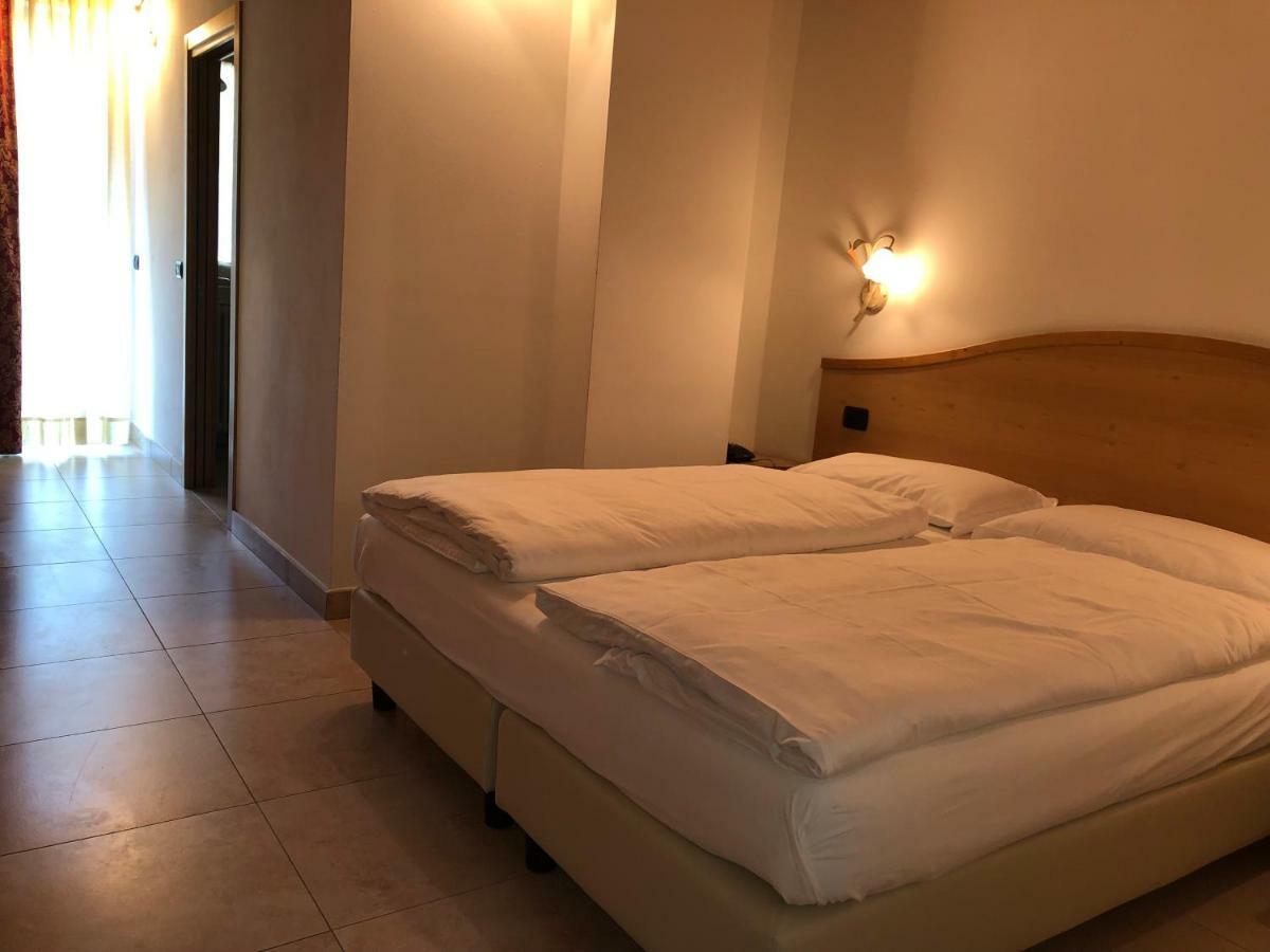 Alpieve Albergo Pieve Pieve Di Ledro Kültér fotó