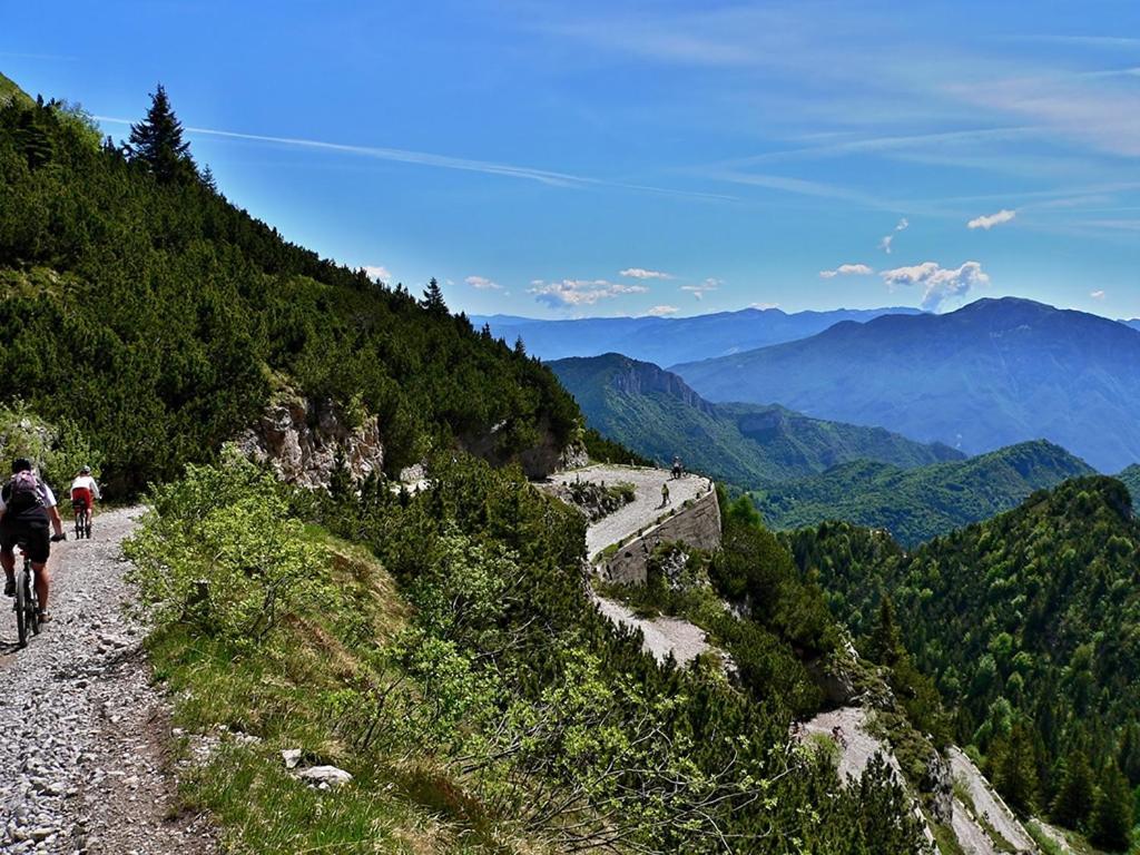 Alpieve Albergo Pieve Pieve Di Ledro Kültér fotó